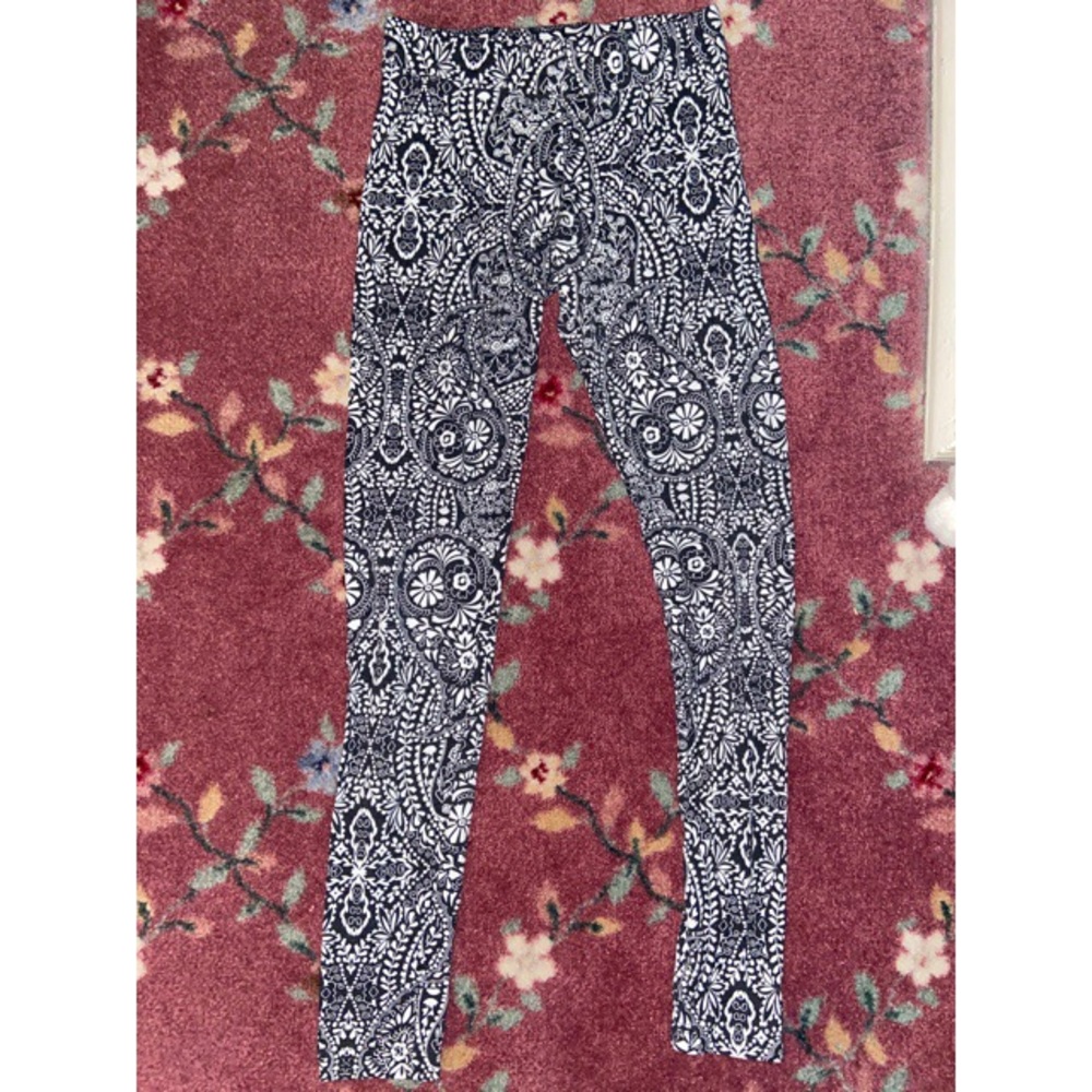 black and white patterned leggings